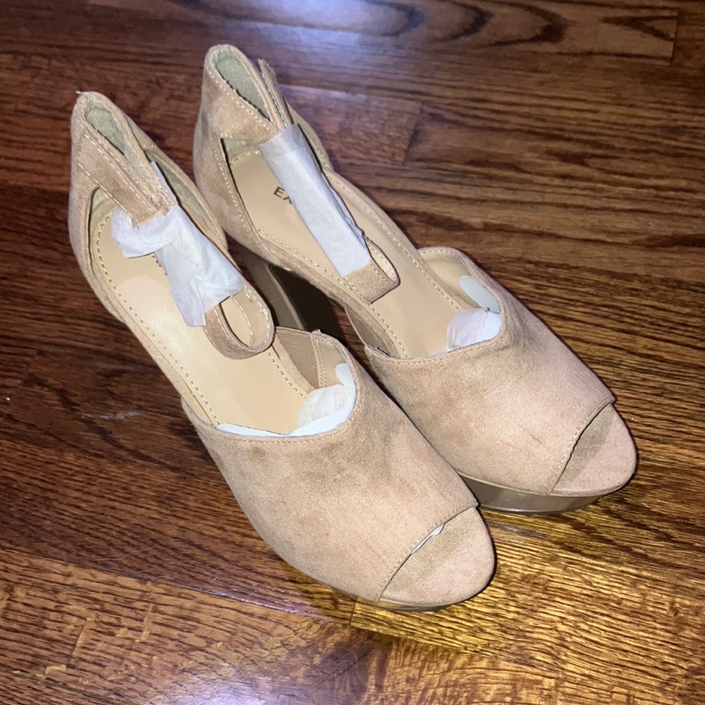 Express Nude Platform Heels - Picture 2 of 8